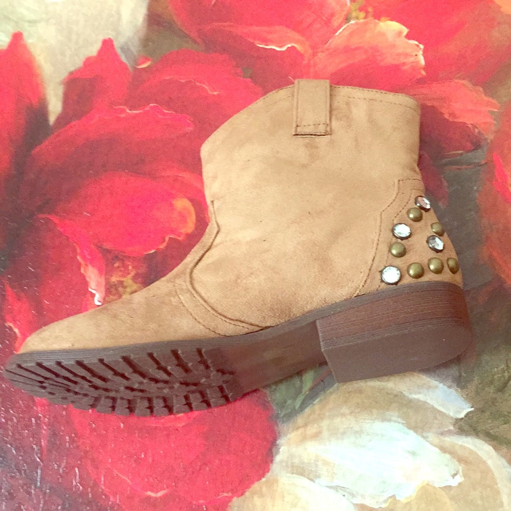 ANKLE BOOTS COWGIRL STYLE